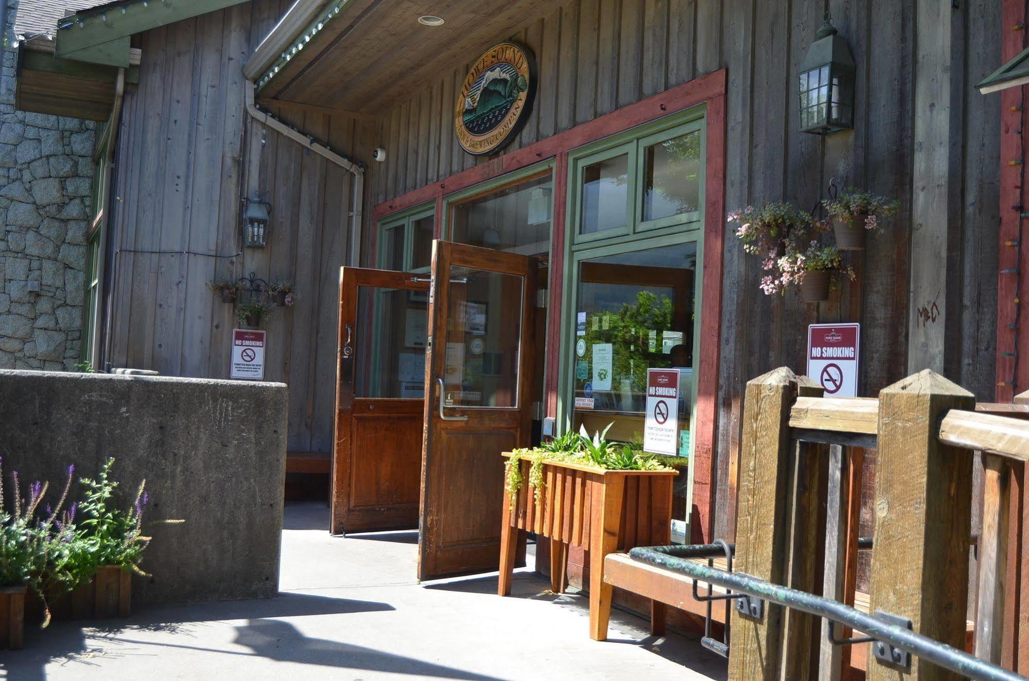 Howe Sound Inn & Brewing Company Squamish Buitenkant foto