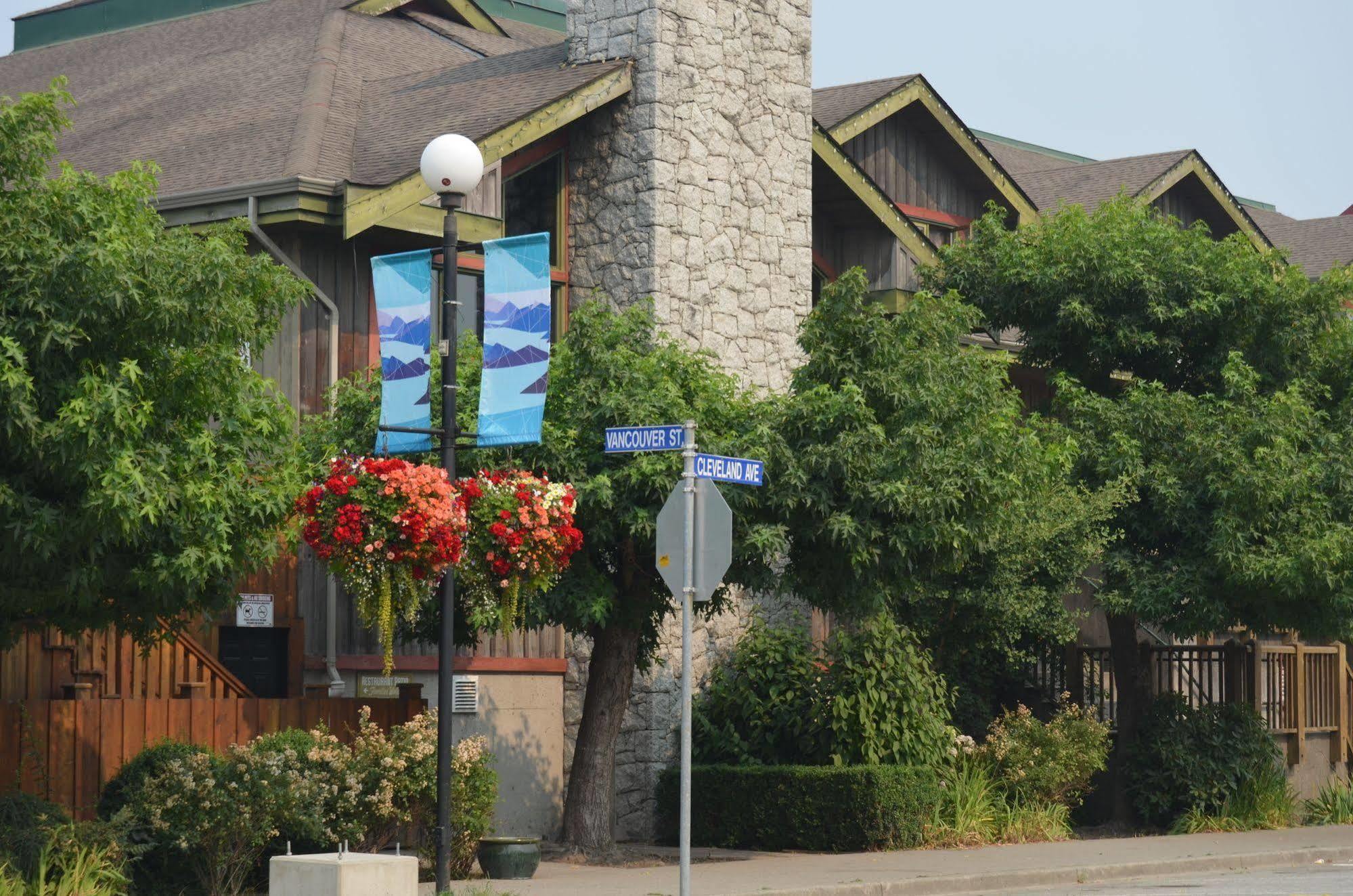 Howe Sound Inn & Brewing Company Squamish Buitenkant foto